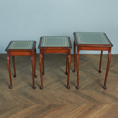 British classic glass top nesting table #78638