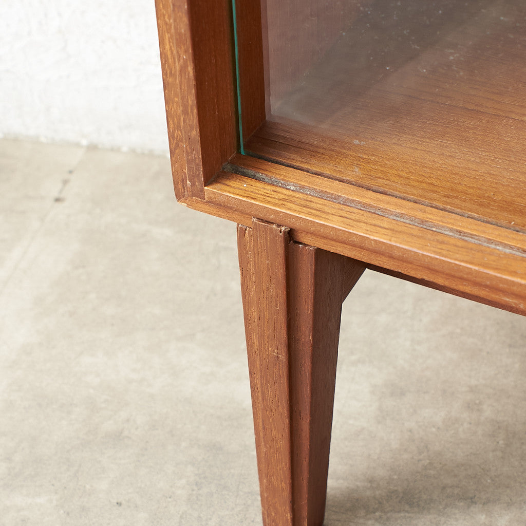 [67613] British vintage glass bookcase