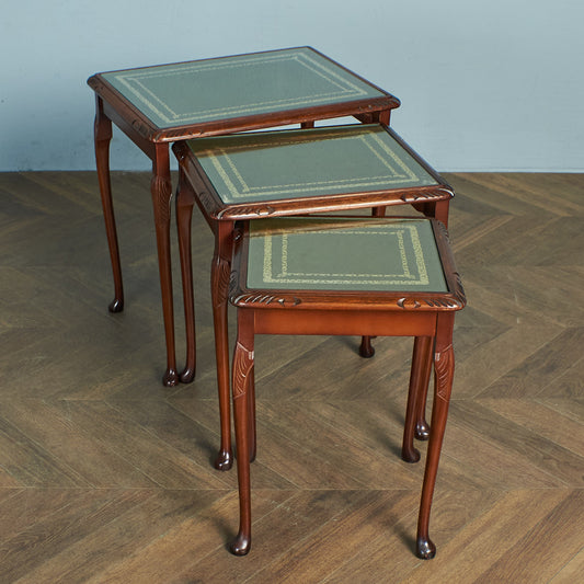 British classic glass top nesting table #78638