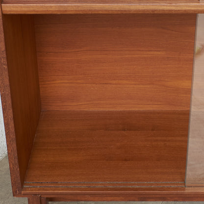 [67613] British vintage glass bookcase