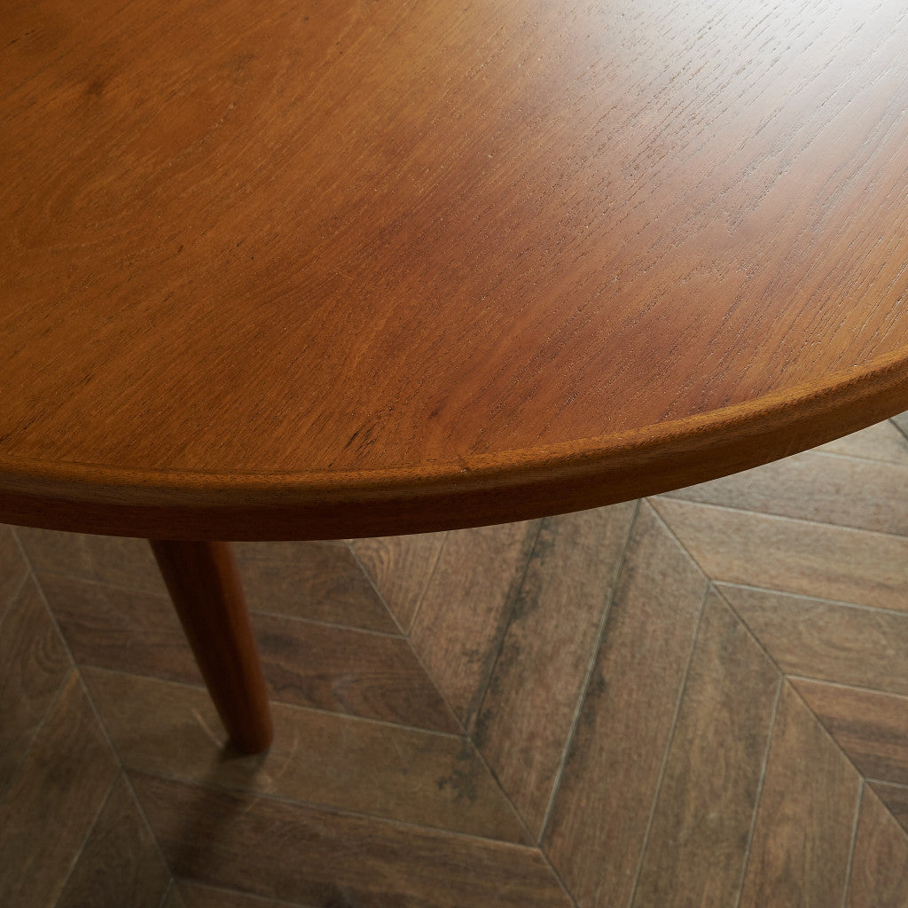 AHMcINTOSH Extension Round Dining Table / Repainted Top #82024