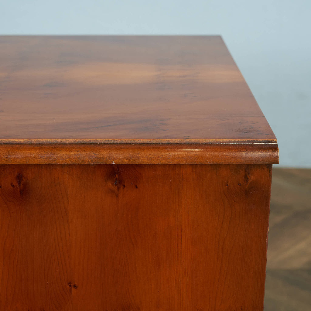 British Classic Side Chest #85390