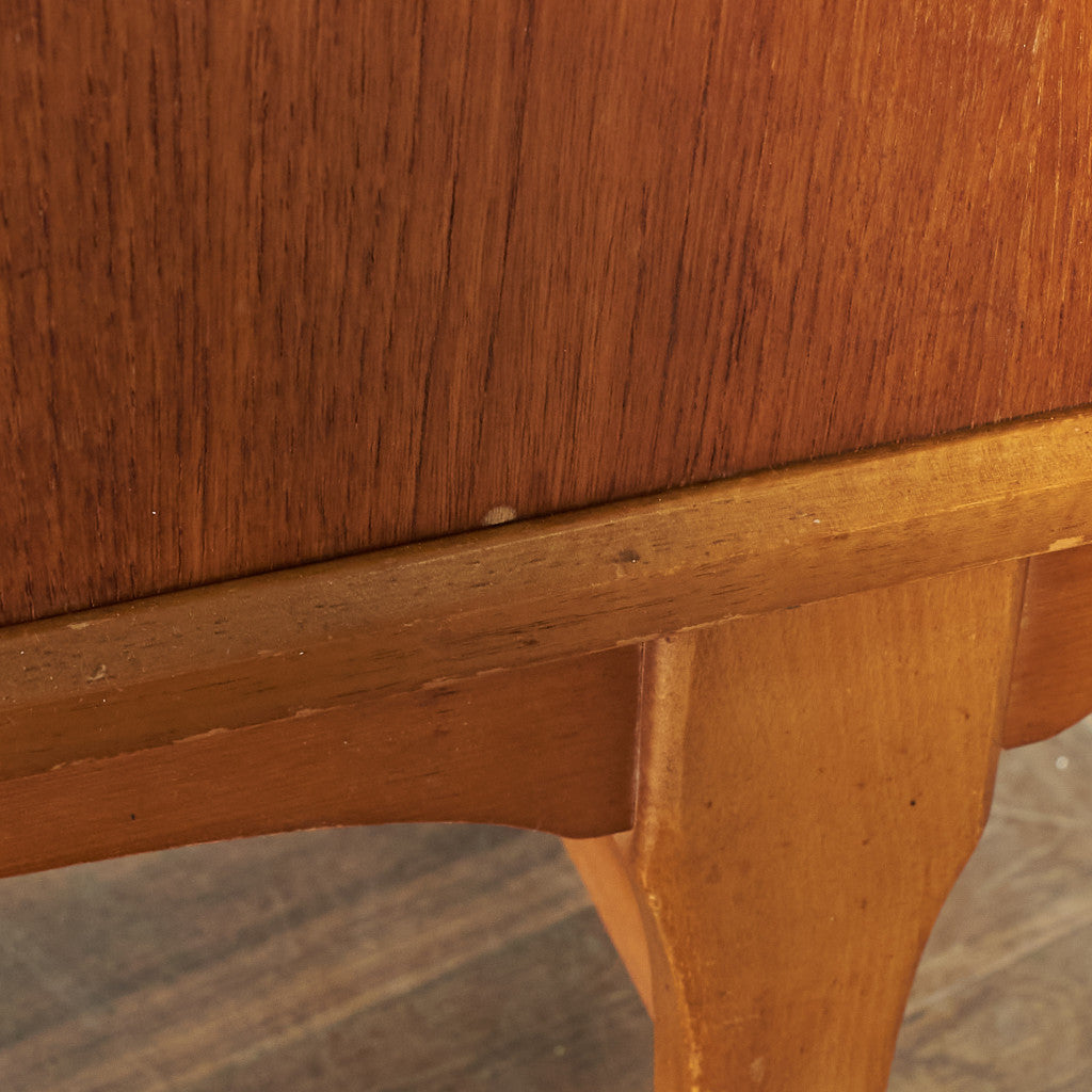 British vintage sideboard / repainted top #79763