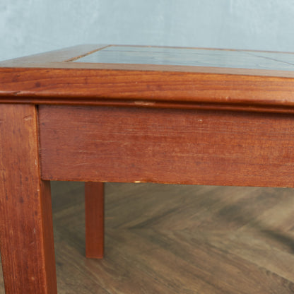 [67524][MOBELFABRIKKEN TOFTEN] Vintage Danish coffee table