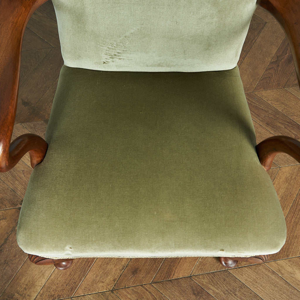 British Classic Armchair #81908