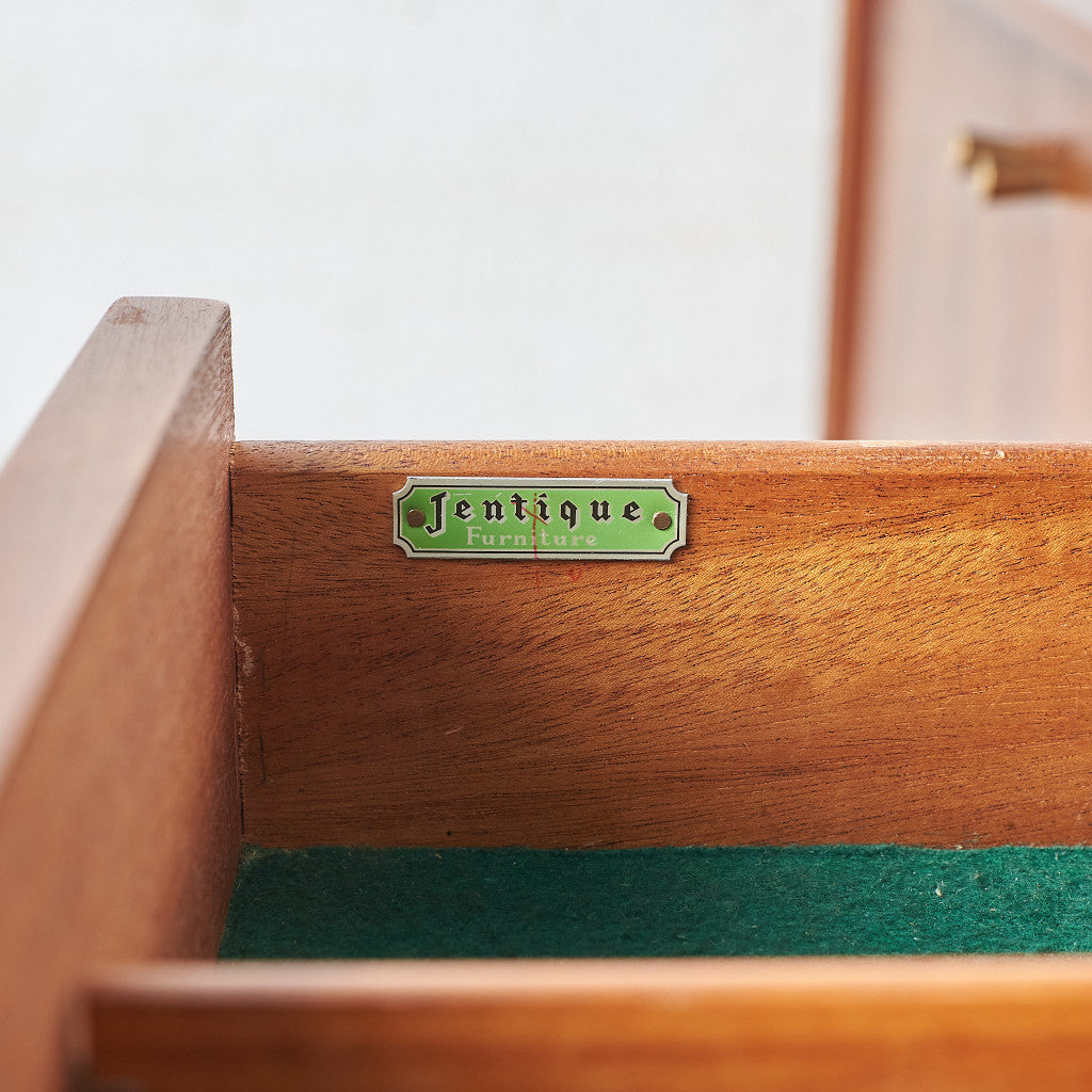 [67366][Jentique] Vintage sideboard