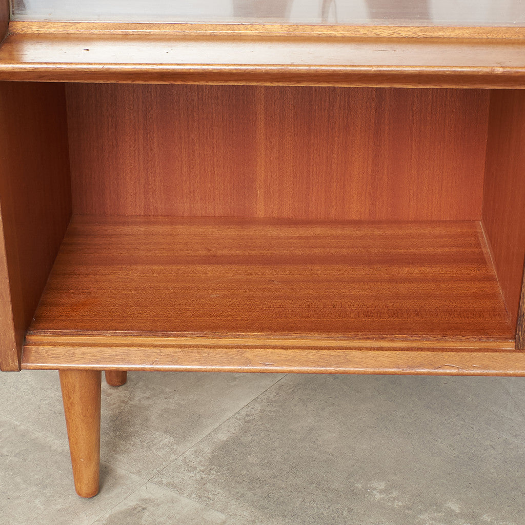 [67619] British vintage glass bookcase