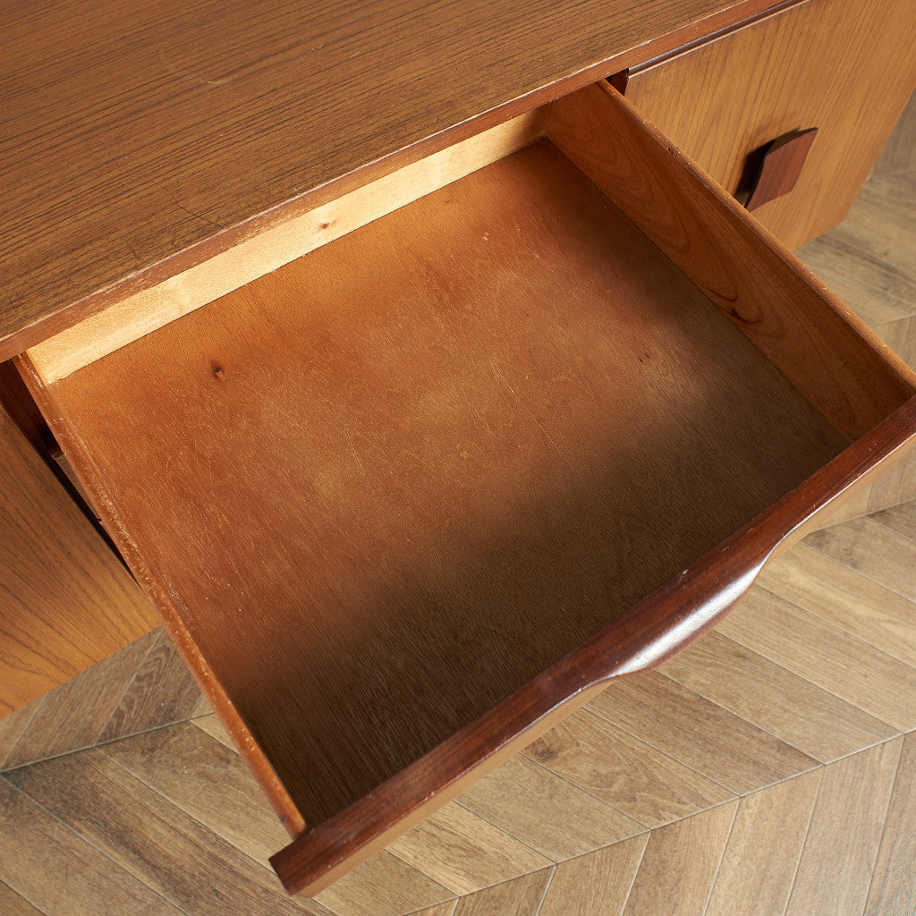 Europa furniture ヴィンテージ サイドボード