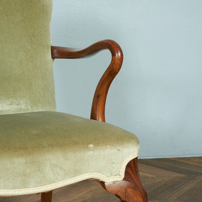 British Classic Armchair #81908