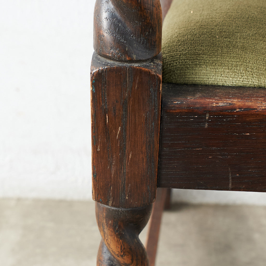 [67207] Antique British Jacobean style armchair
