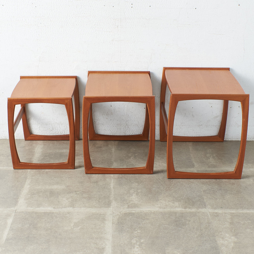[67326] British vintage nesting table