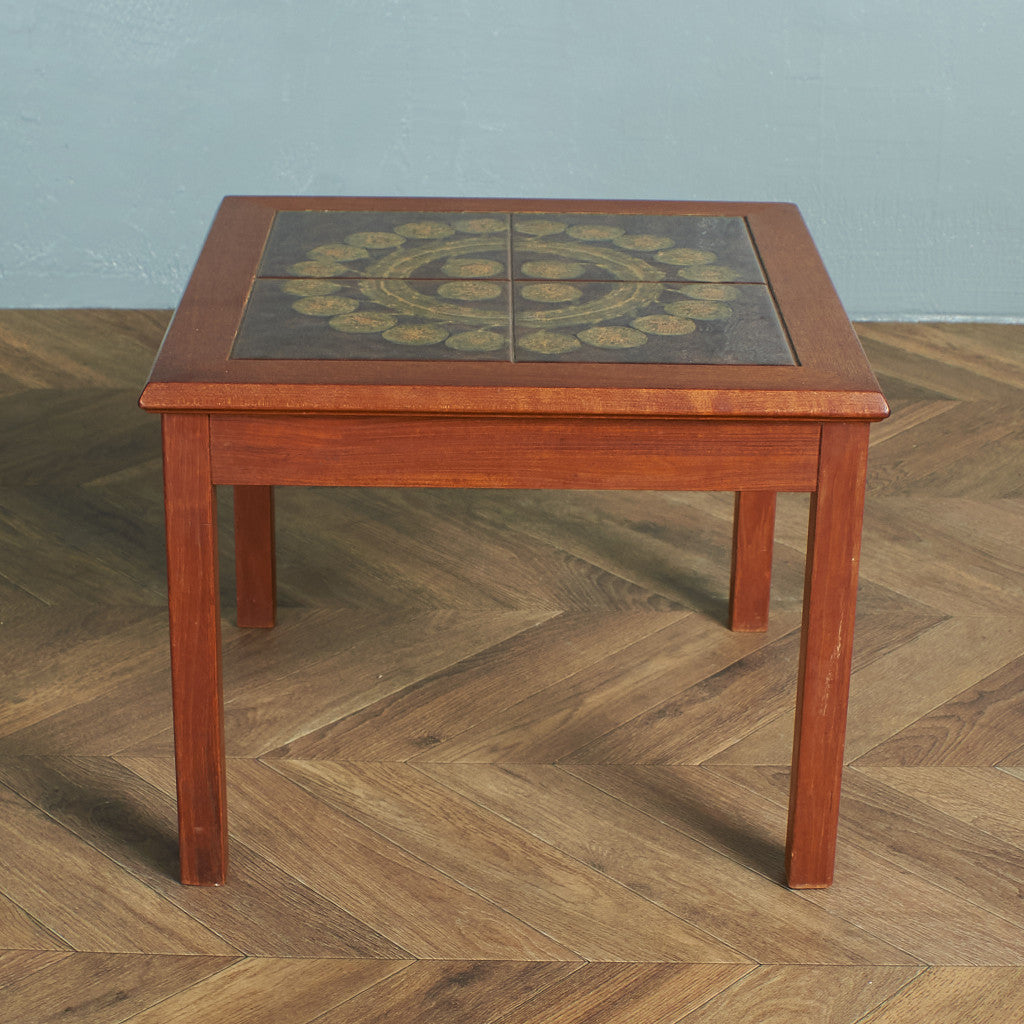 [67524][MOBELFABRIKKEN TOFTEN] Vintage Danish coffee table