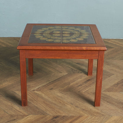 [67524][MOBELFABRIKKEN TOFTEN] Vintage Danish coffee table