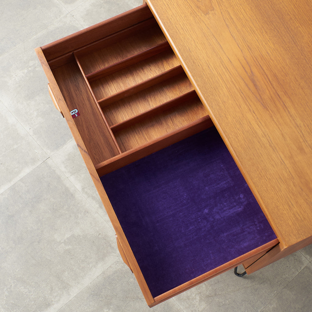[65677][G-PLAN] Fresco 3-drawer chest/custom iron legs