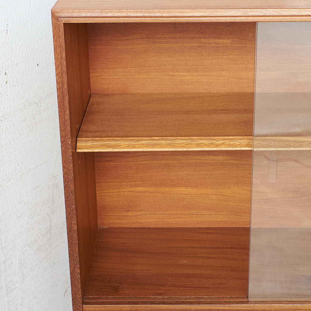 [67613] British vintage glass bookcase
