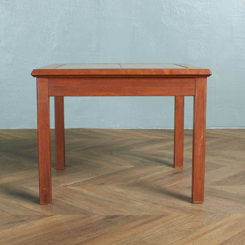 [67524][MOBELFABRIKKEN TOFTEN] Vintage Danish coffee table
