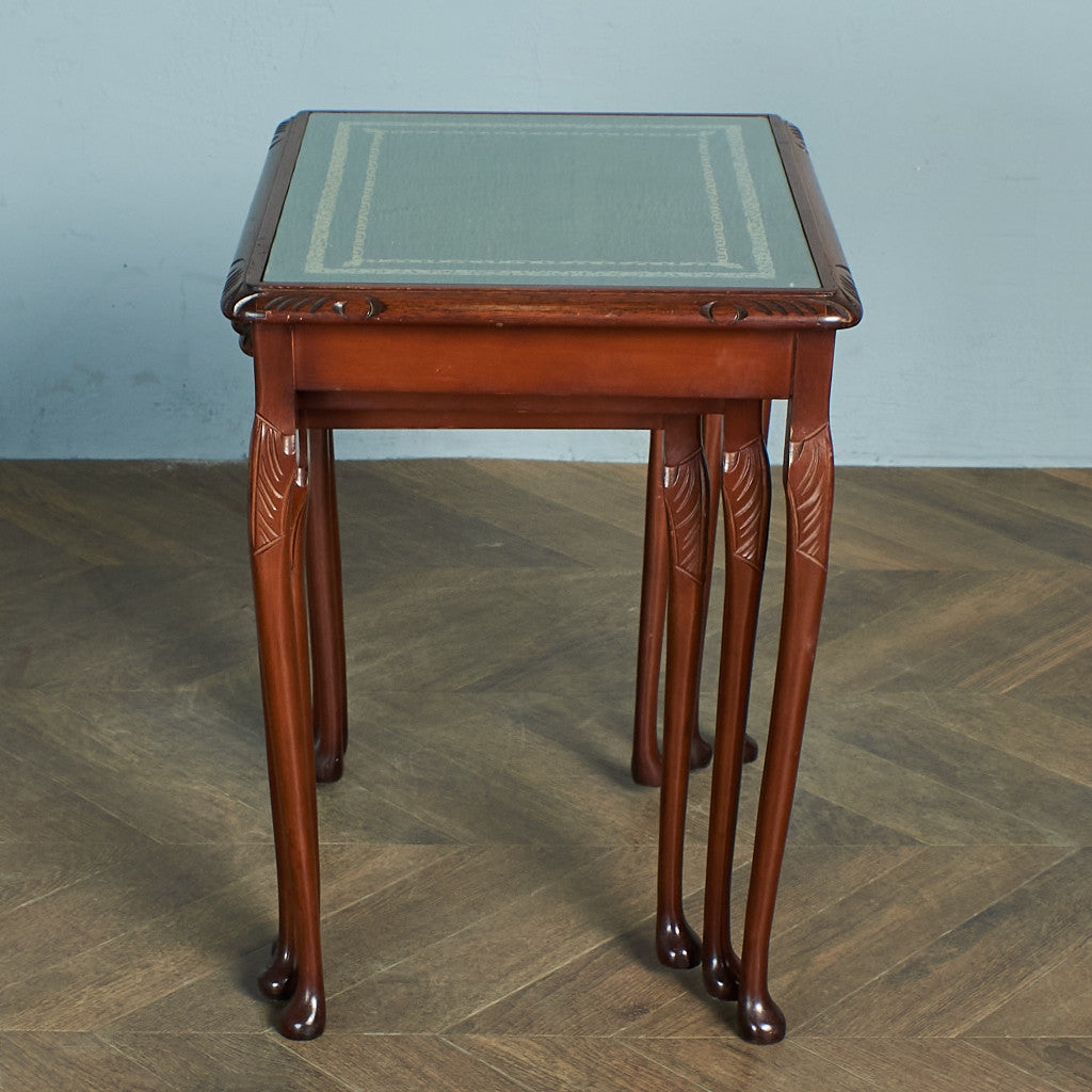 British classic glass top nesting table #78638
