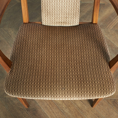 Fresco パッドバックダイニングアームチェア(Carver Chair 4567D)