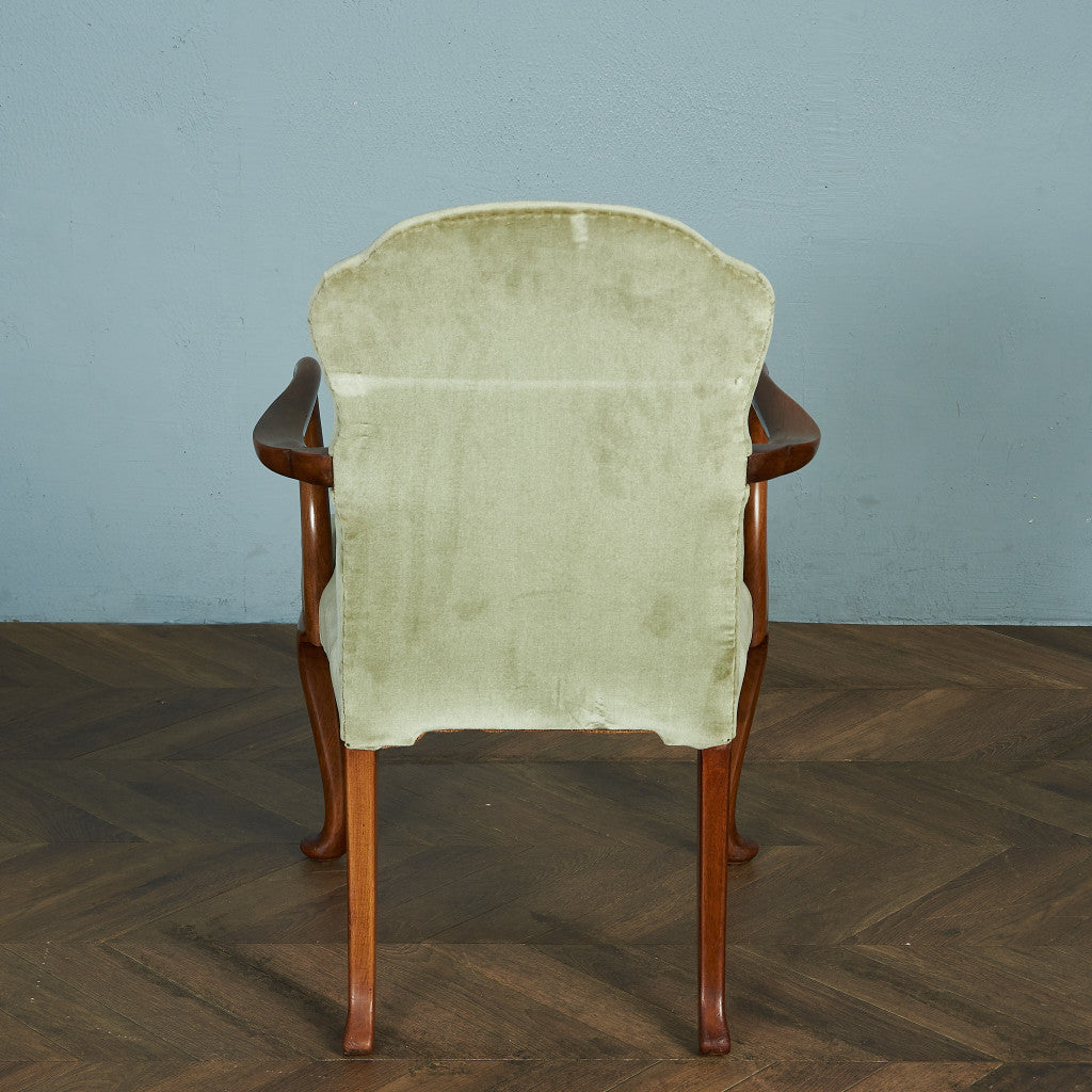 British Classic Armchair #81908