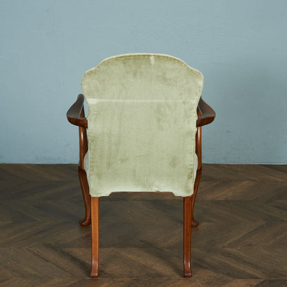 British Classic Armchair #81908