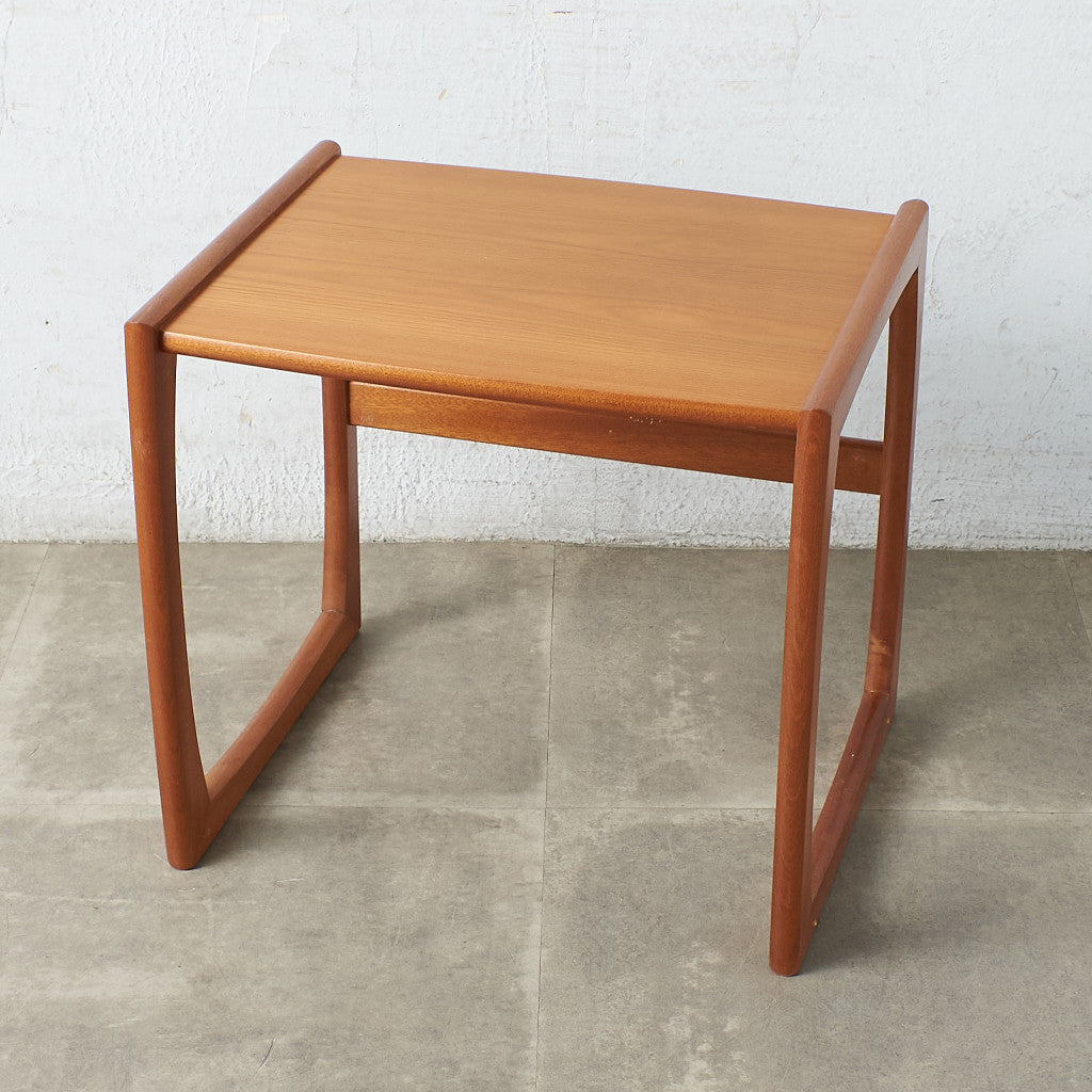 [67326] British vintage nesting table