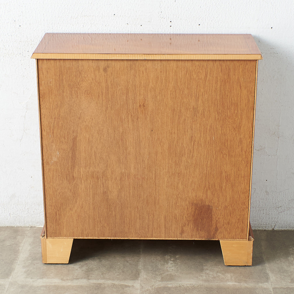The George Honeyball Collection キャビネット