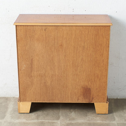 The George Honeyball Collection キャビネット