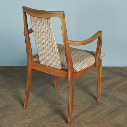 Fresco パッドバックダイニングアームチェア(Carver Chair 4567D)