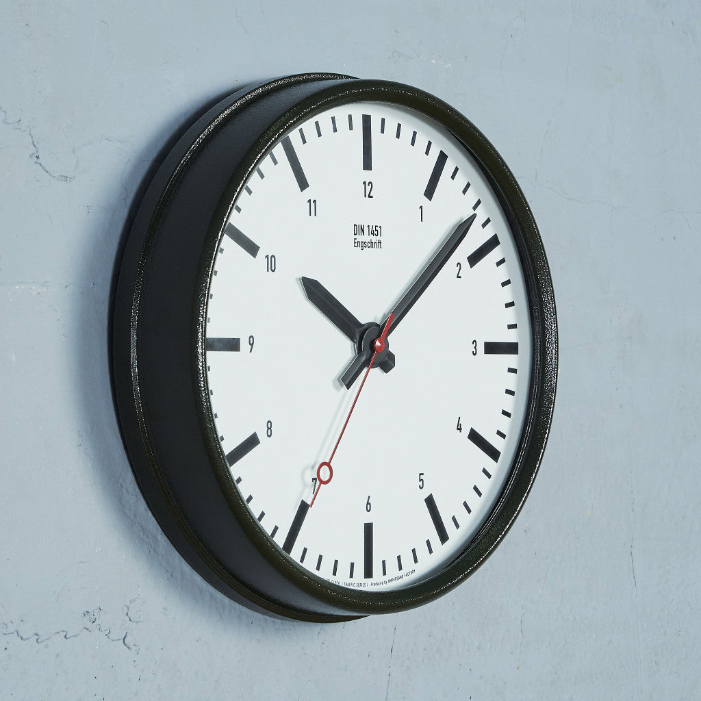 TRAFFIC SERIES CLOCK / DIN 1451 LT Pro Engschrift