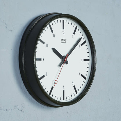 TRAFFIC SERIES CLOCK / DIN 1451 LT Pro Engschrift