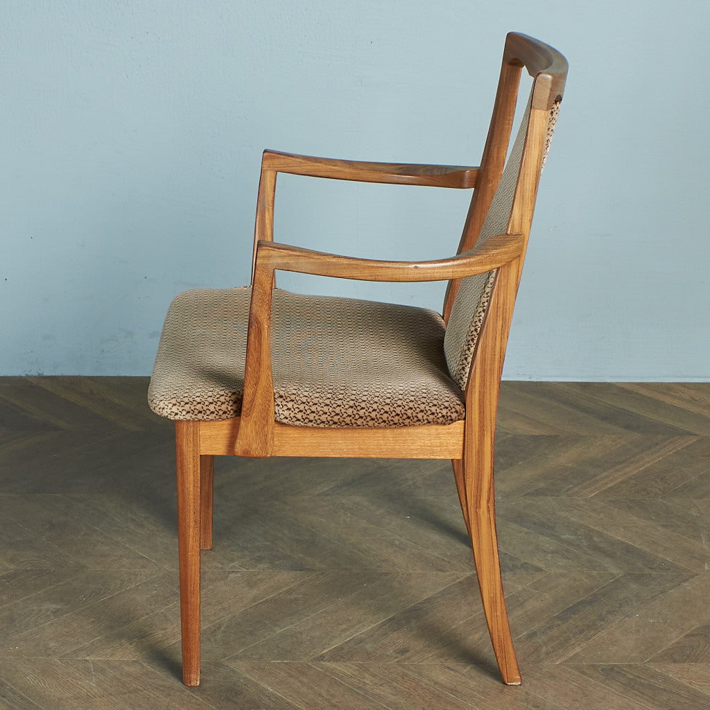 Fresco パッドバックダイニングアームチェア(Carver Chair 4567D)