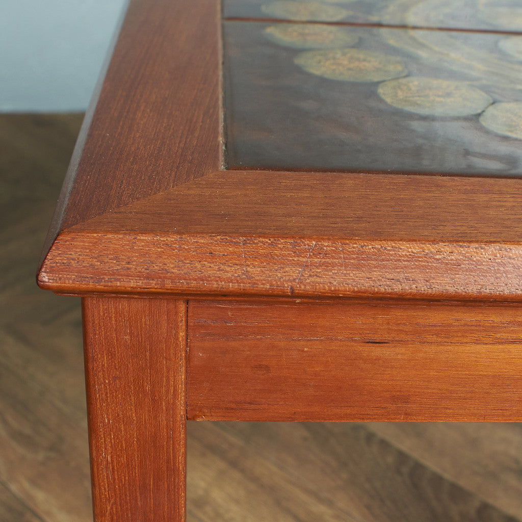 [67524][MOBELFABRIKKEN TOFTEN] Vintage Danish coffee table