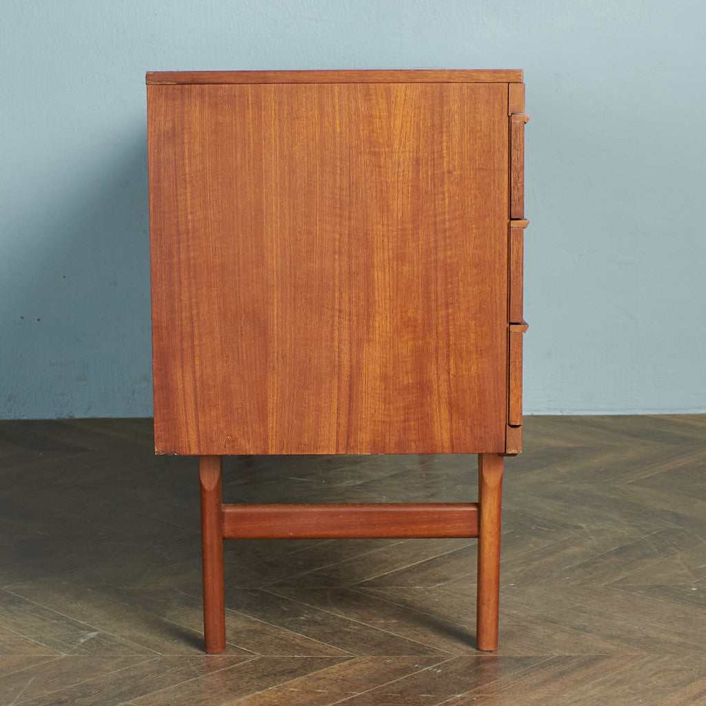 Elliotts Of Newbury Vintage Sideboard #77367