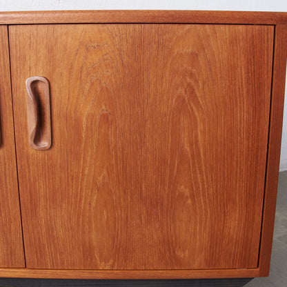 Fresco サイドキャビネット / カスタムウッドレッグ