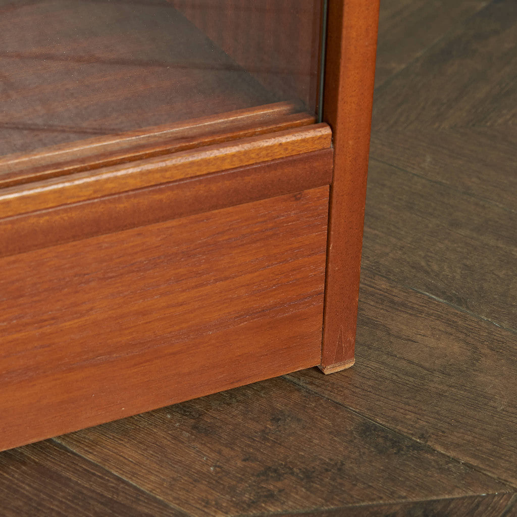 British vintage glass cabinet/bookshelf #83641