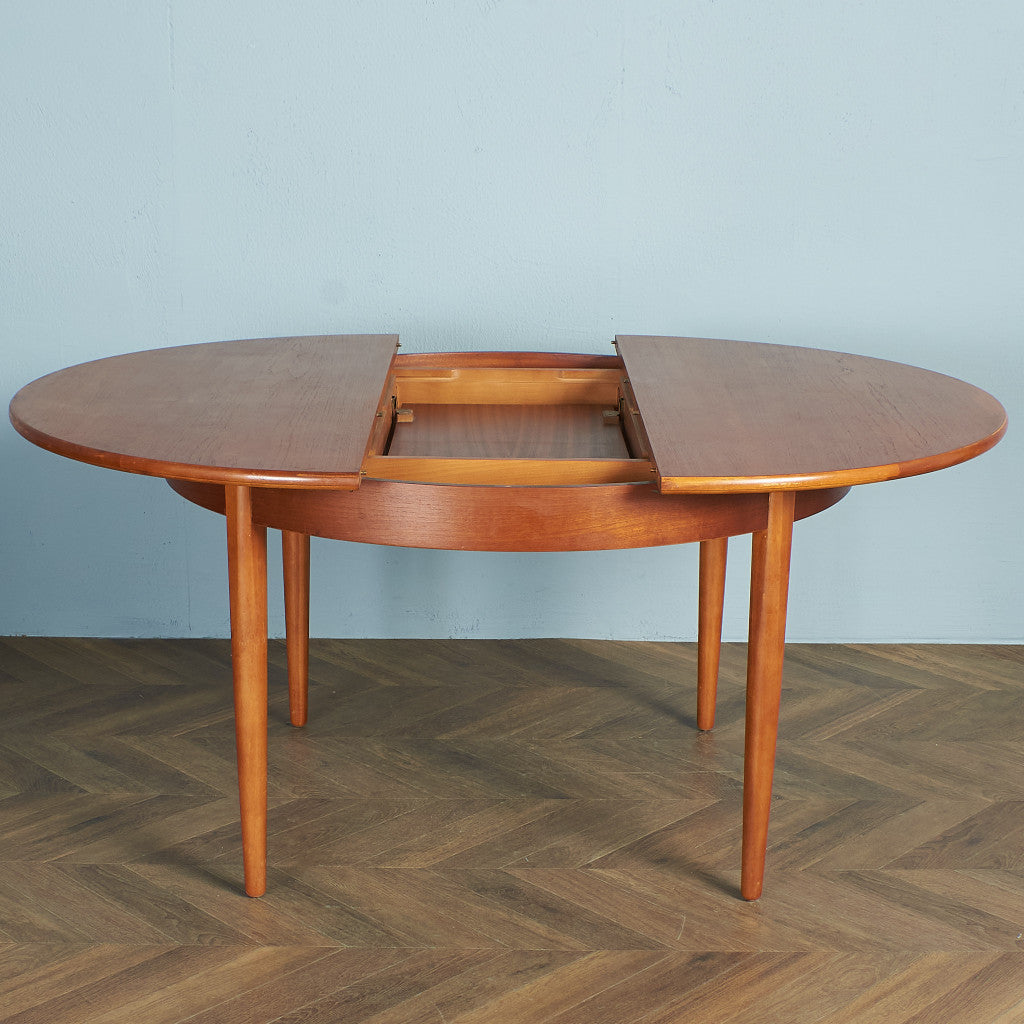 Jentique Extendable Round Dining Table #74387