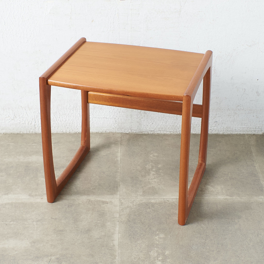 [67326] British vintage nesting table