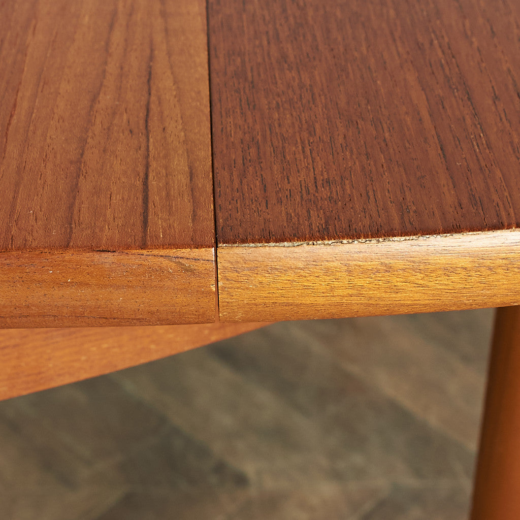 Nathan Extendable Round Dining Table #77333