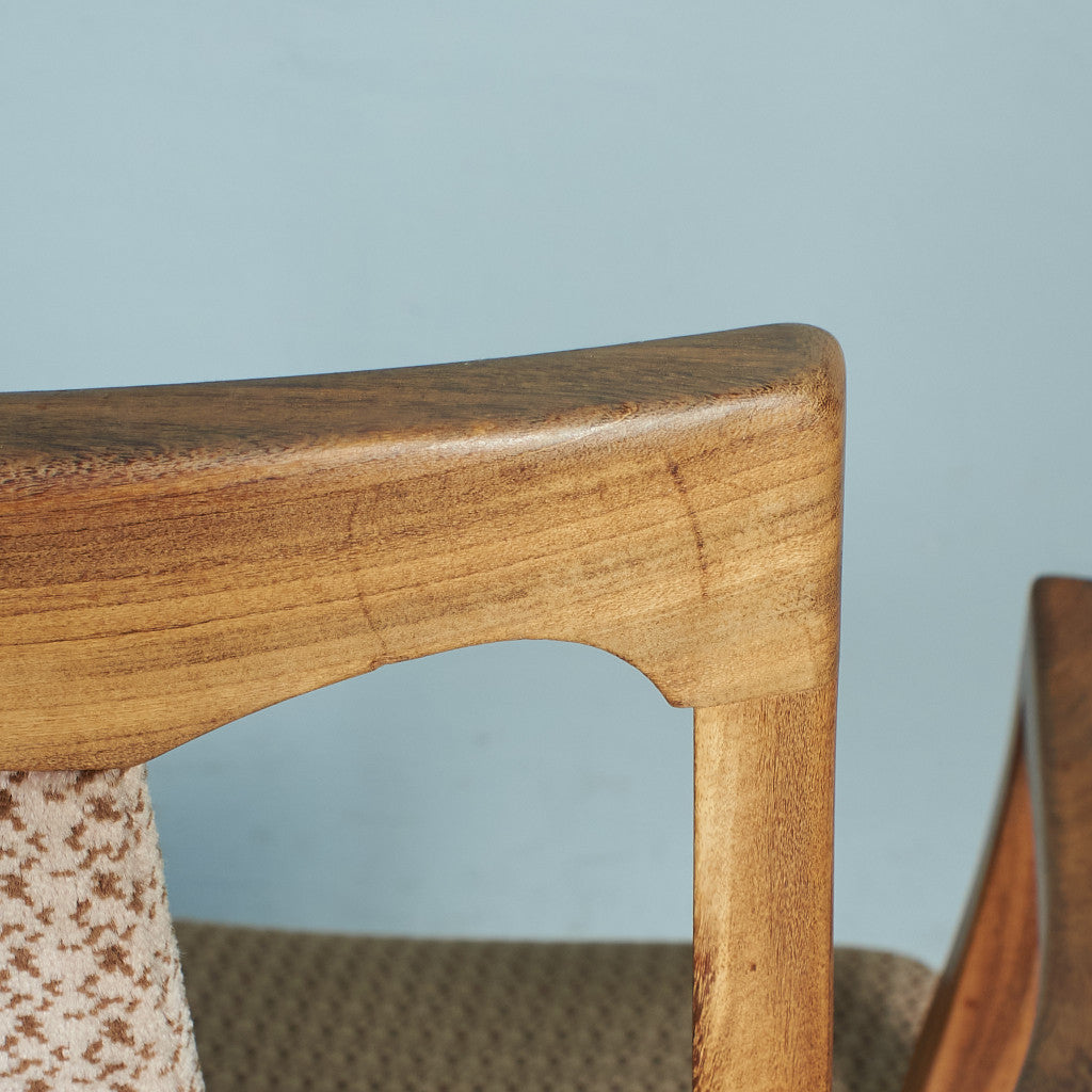 Fresco パッドバックダイニングアームチェア(Carver Chair 4567D)