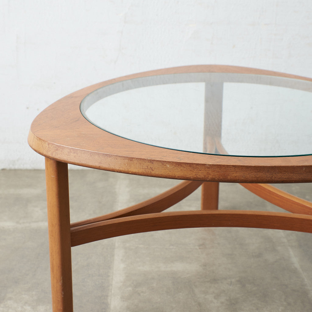 トライアングル ガラストップテーブル