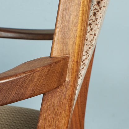Fresco パッドバックダイニングアームチェア(Carver Chair 4567D)