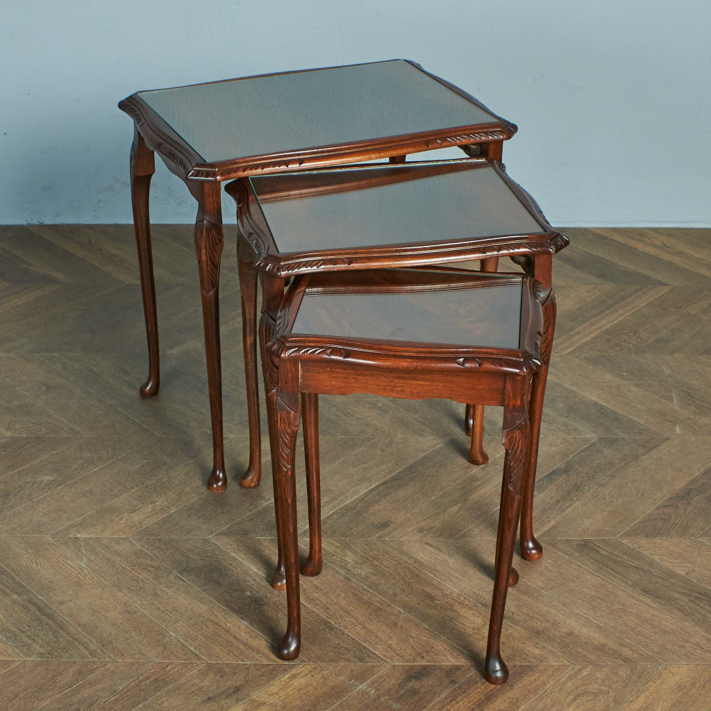 British classic glass top nesting table #78649