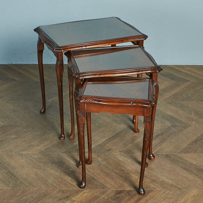 British classic glass top nesting table #78649