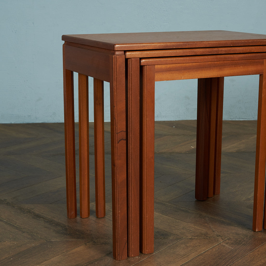 AHMcINTOSH Vintage Nesting Table #81712
