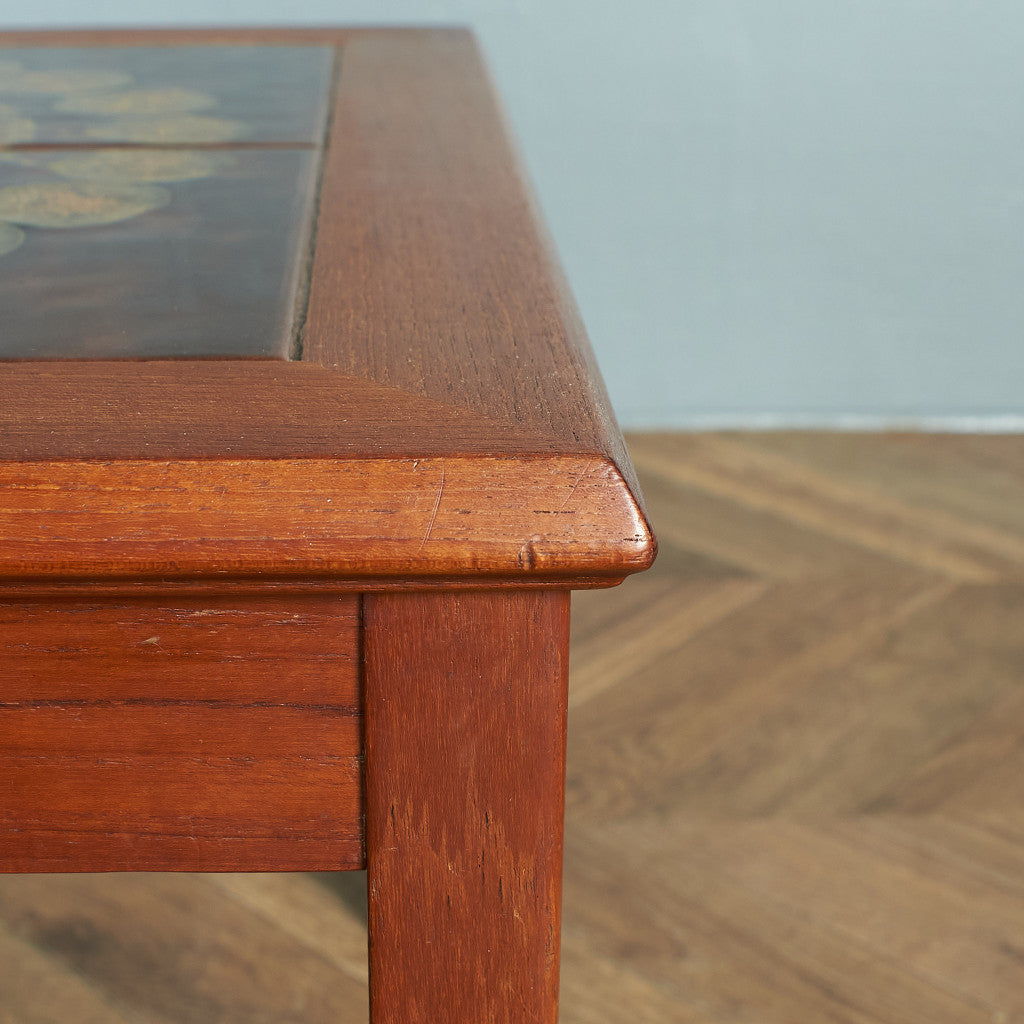 [67524][MOBELFABRIKKEN TOFTEN] Vintage Danish coffee table