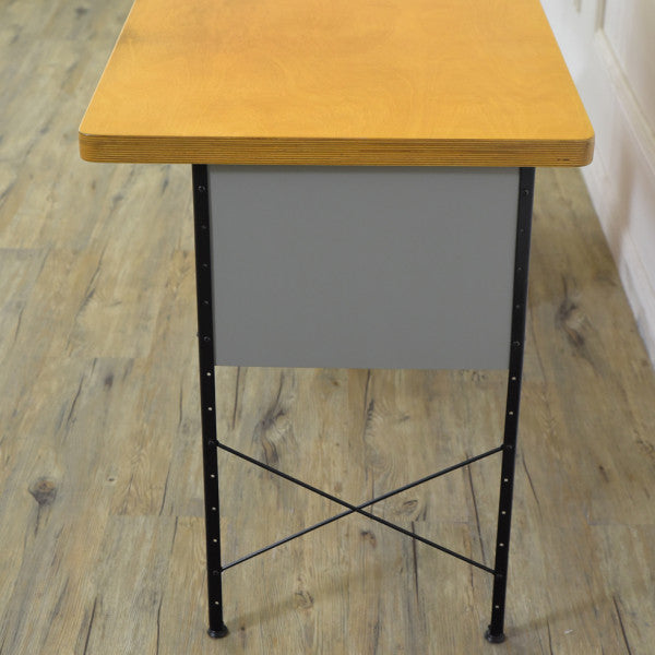 MODERNICA ケーススタディデスク