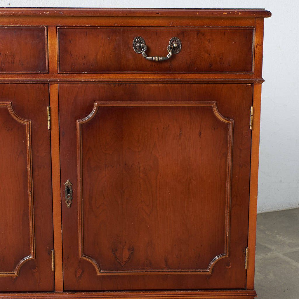 [65977] British classic sideboard