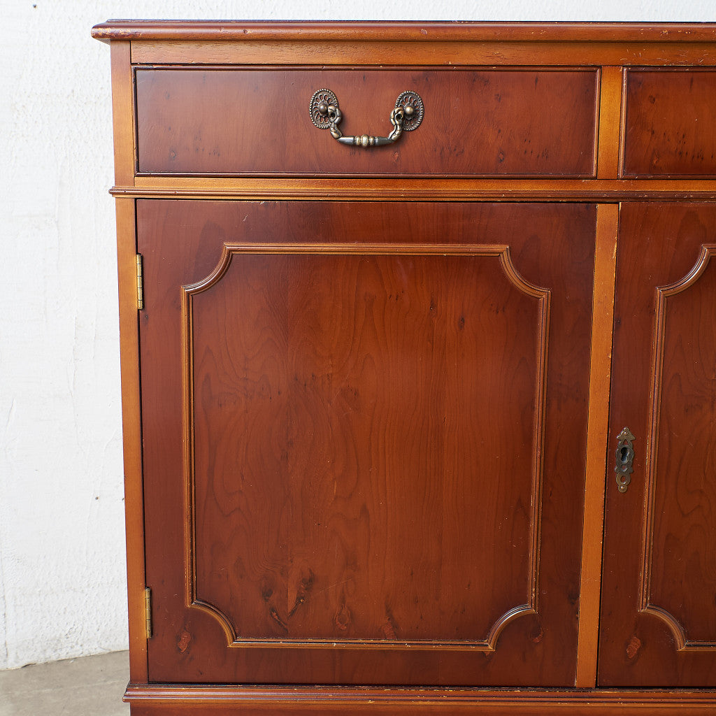 [65977] British classic sideboard