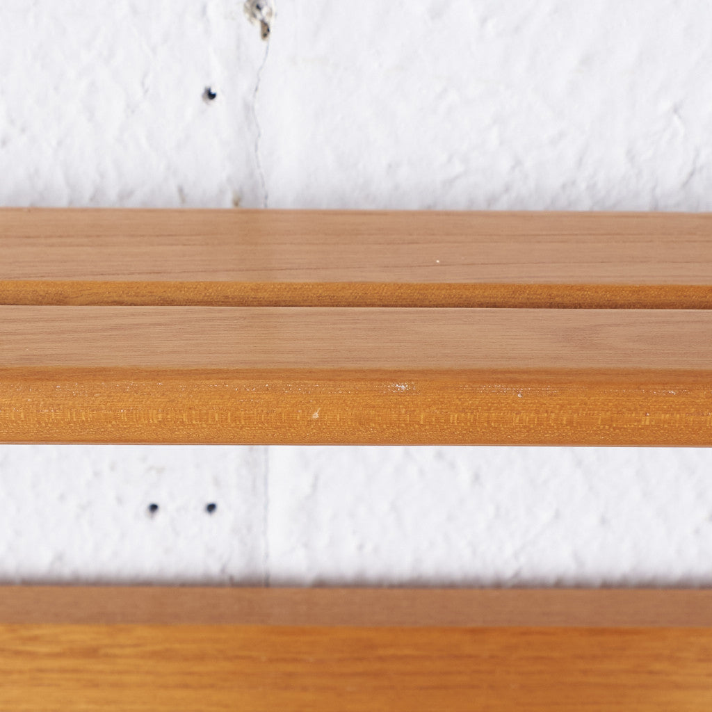 ヴィンテージ ウォールラック (Wall Mounted Plate Rack model 268)