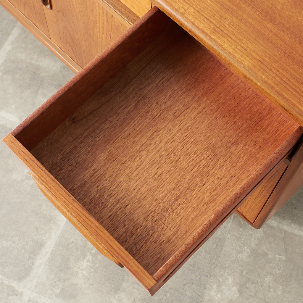 [67399][G-PLAN]Fresco Sideboard with Legs (4072)